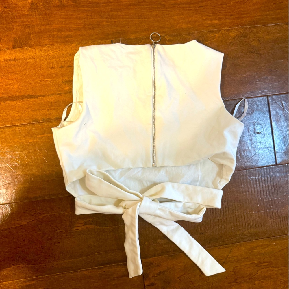 White crop fitted top with tie back